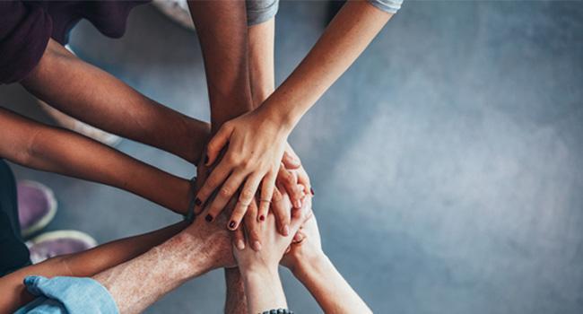 visuel rassemblement mains