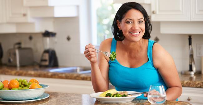Femme qui mange